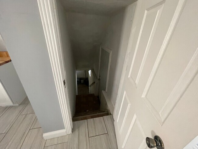 Photo - DAYTON, OH - FIVE OAKS - 3 BEDROOM/1 BATH - $1100  JUST REMODELED, LEAD FREE CERTIFIED