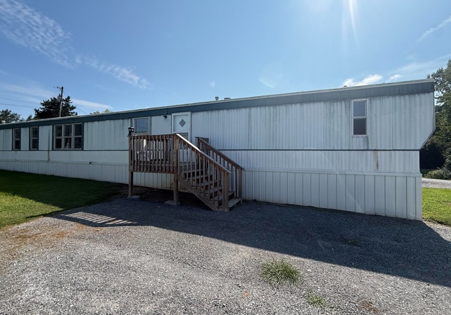 Building Photo - Hillcrest Mobile Home Park Unit 6