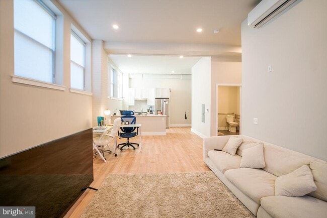 Building Photo - 1300 S 19th St Unit 5