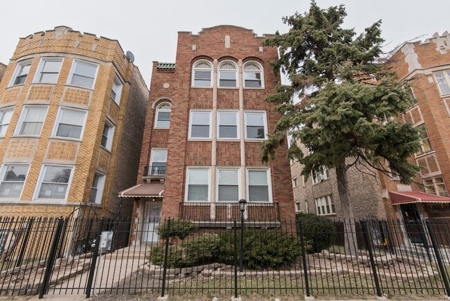 Building Photo - 7938 S Honore St