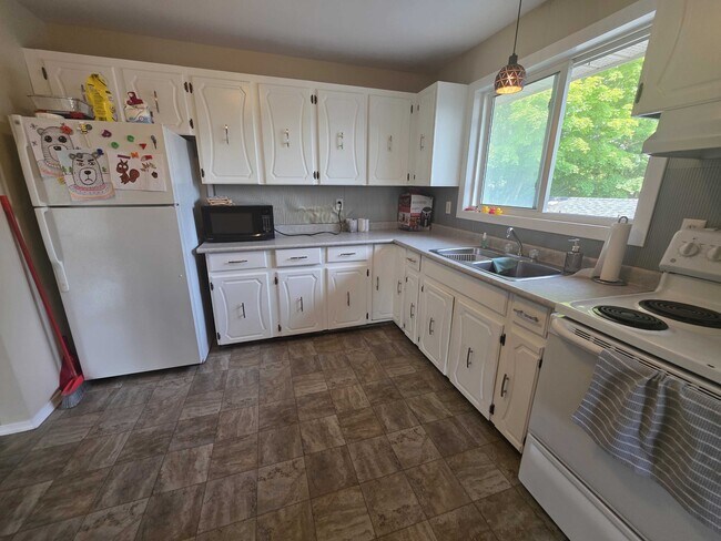 Photo - 365 Weller Ave Unit 3