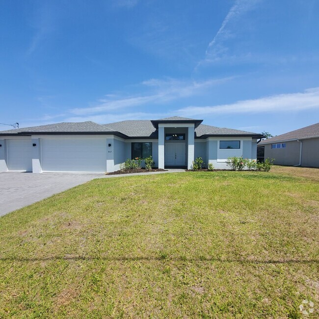Building Photo - Modern Comfort in Cape Coral Rental