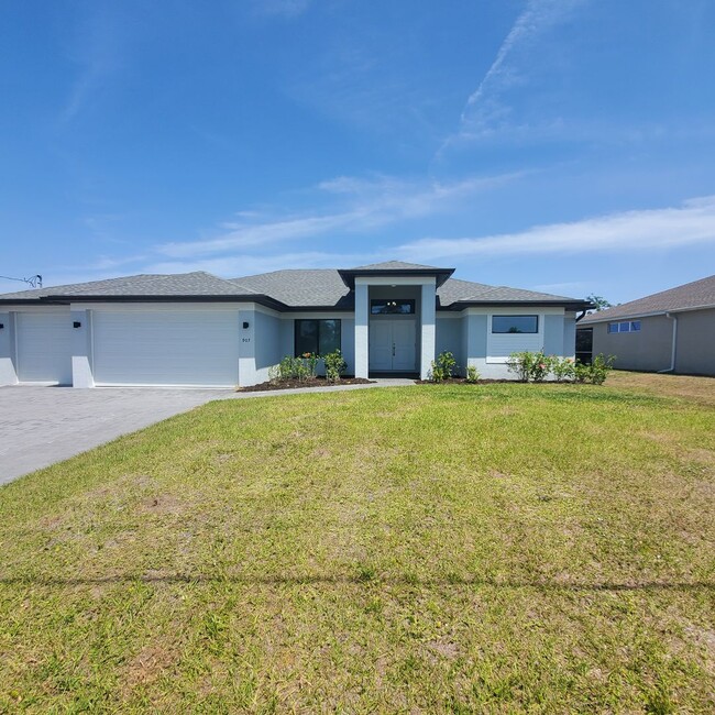 Modern Comfort in Cape Coral - Modern Comfort in Cape Coral Casa