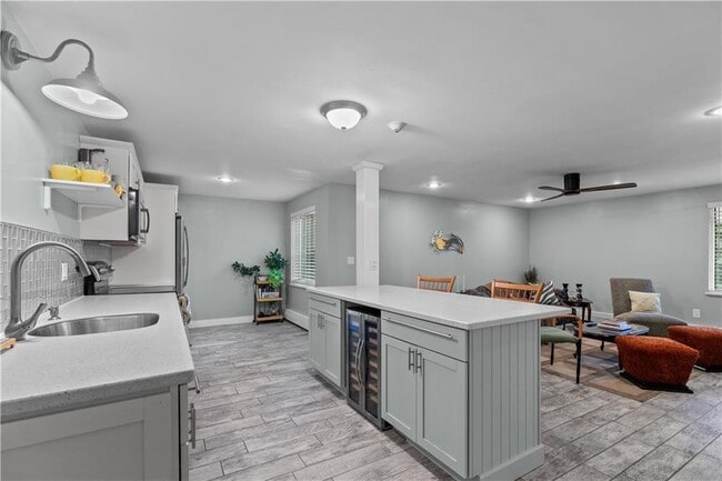 Building Photo - 66 Girard Ave Unit 114