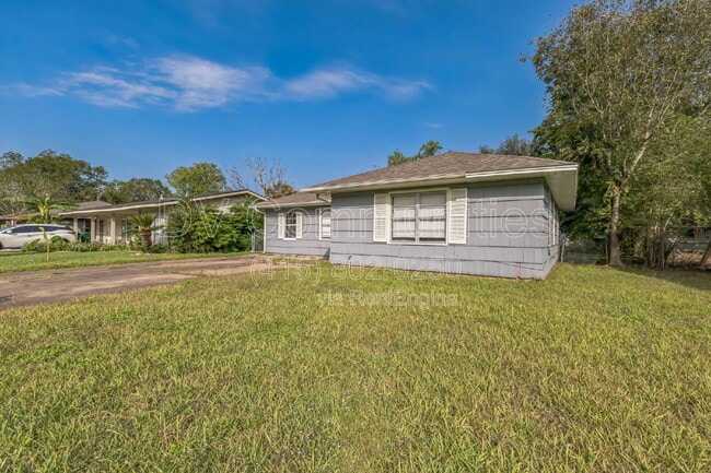 Building Photo - 6419 Belarbor St