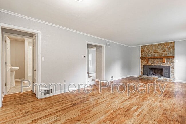 Photo - 804 E Gudgell Ave