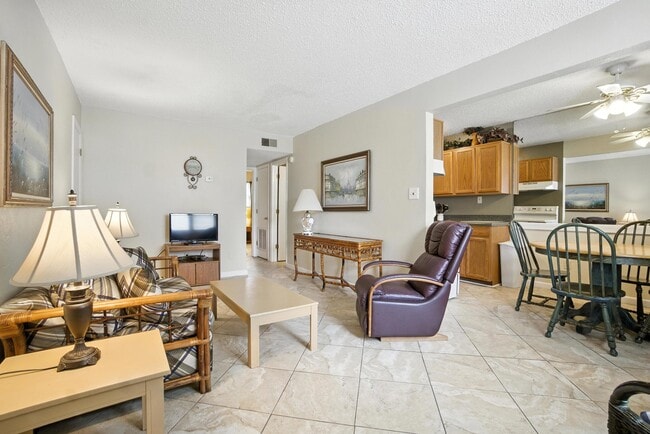 Photo - 905 Leisure Square