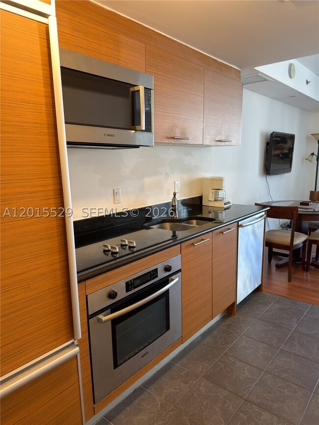 Building Photo - 50 S Biscayne Blvd Unit 2203