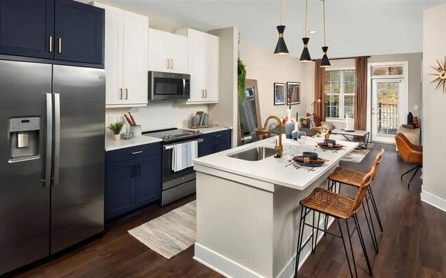 Cocina gourmet con electrodomésticos de acero inoxidable inspirados en el chef - Broadstone Upper Westside Apartamentos