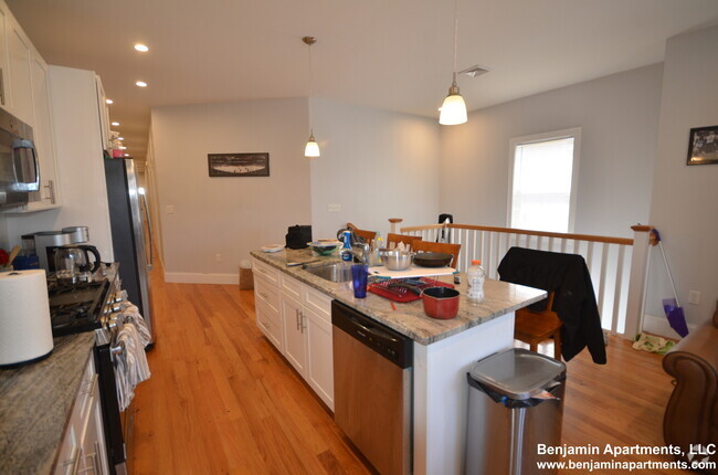 Building Photo - 9 Islington St Unit 2 Rental