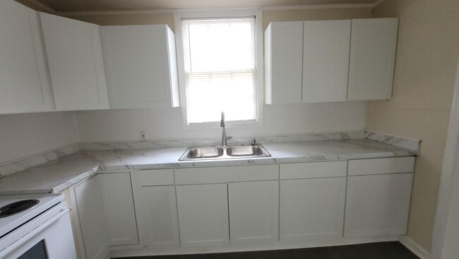 Photo - 308 Forrestal Ln