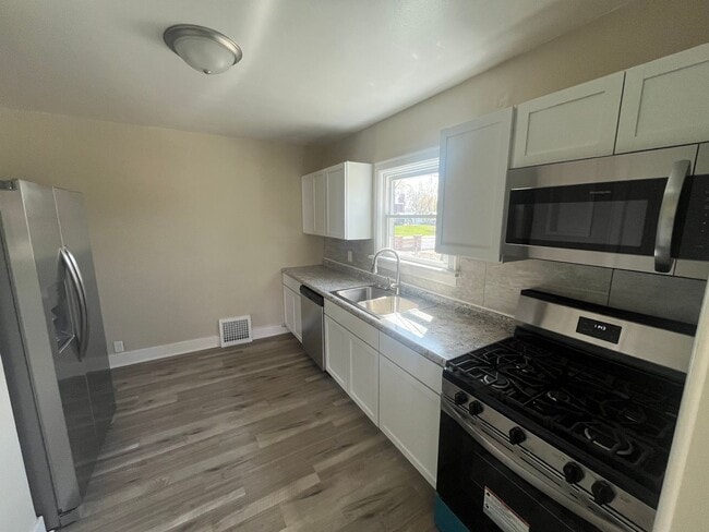 Photo - Fully Remodeled 2 Bedroom 1.5 Bathroom House in Moline