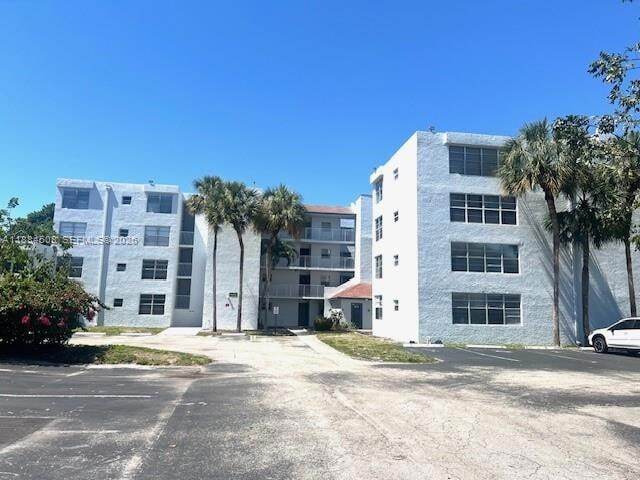 Building Photo - 9450 Live Oak Pl Unit 108