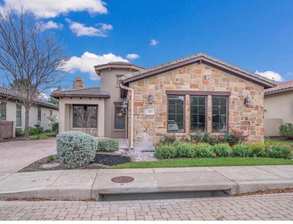 Photo - 103 Amiata Ave