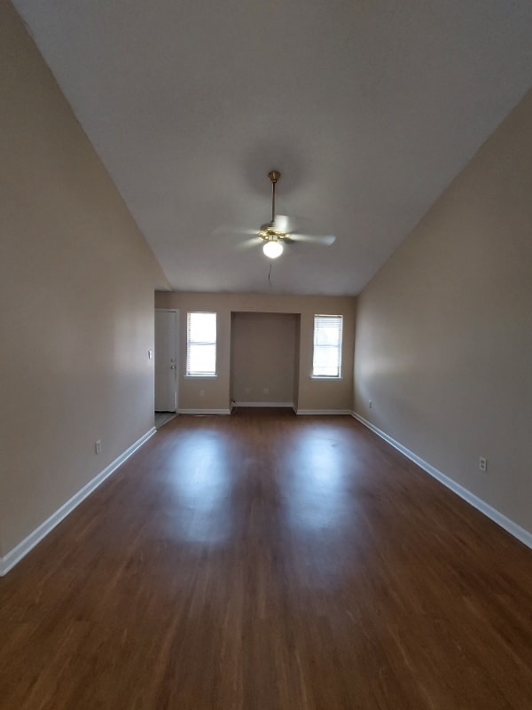 Photo - 220 Wyndham Cir