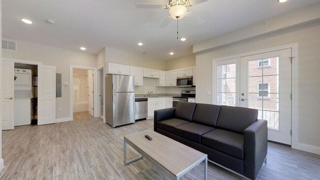 Photo - 309 W Washington St