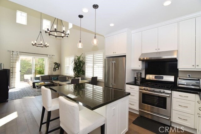 Building Photo - 84 Painted Trellis