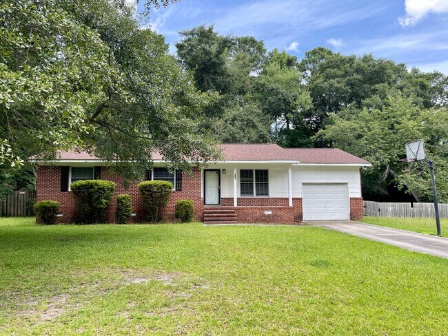 Building Photo - Country Living! Brick Ranch! Rental