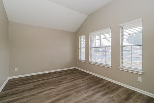 Photo - 200 N Crossing Trail