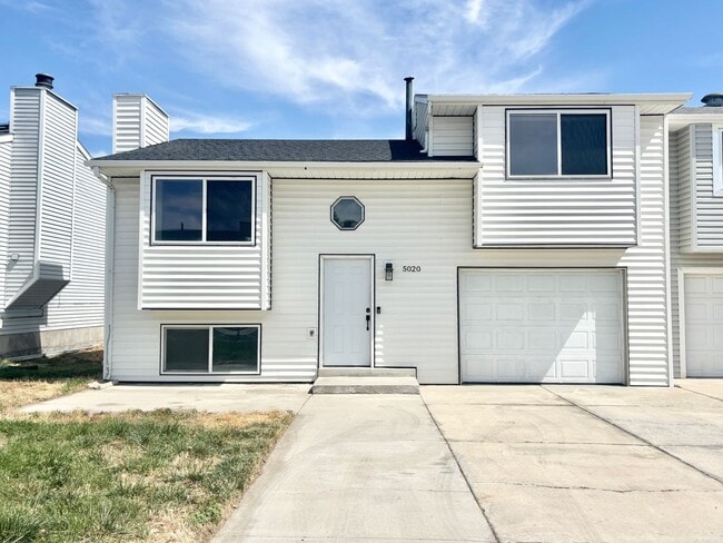 Building Photo - Awesome Remodel with 1 Car Garage!