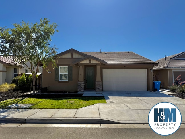 Building Photo - 4 Bedroom Home in Hollister