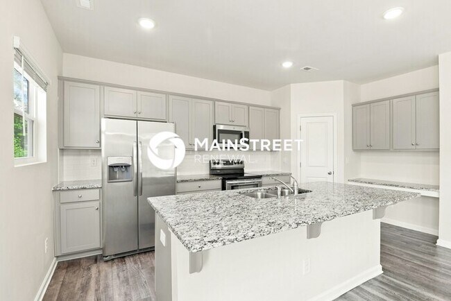 Photo - 3 Bedroom Pet-Friendly Home in Charlotte, NC with Main Street Renewal