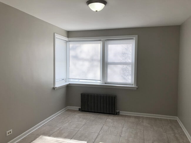 Building Photo - 434 Elmwood Ave Unit 2 - R-1 Rental