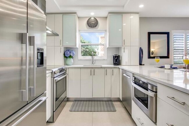 Building Photo - 100 Venetian Dr