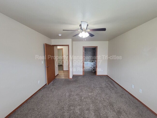 Photo - 1653 Larkspur Dr