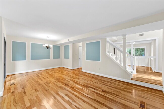 Photo - "Luxurious Reston Retreat: Spacious 2400 S...