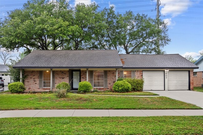Photo - 1607 Buescher Dr