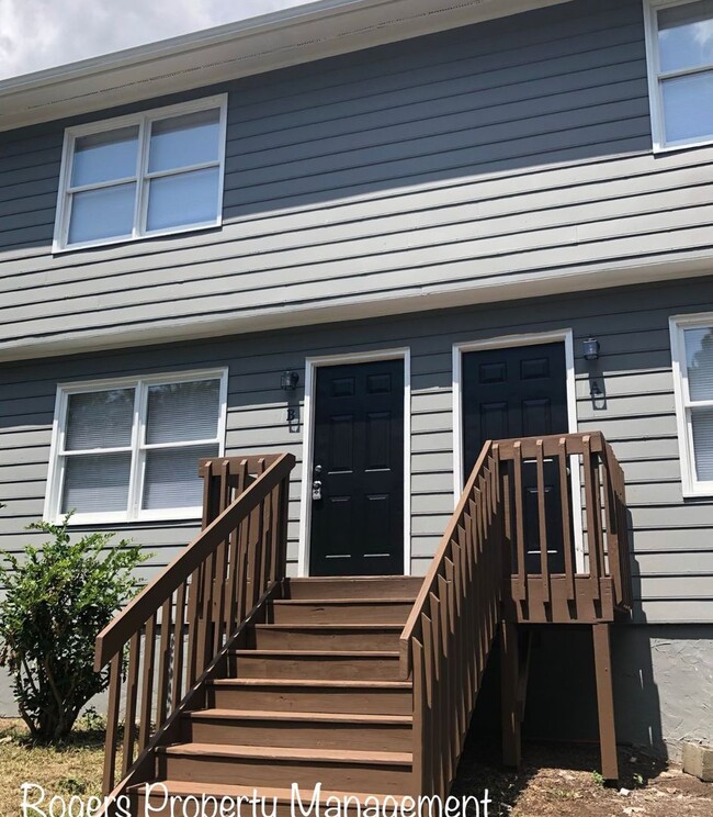 Building Photo - Convenient Modern Townhome in Creedmoor Unit C