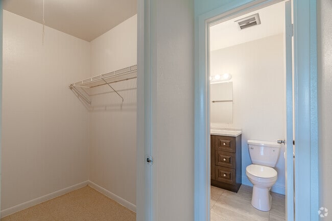 2BR, 2BA - 900SF