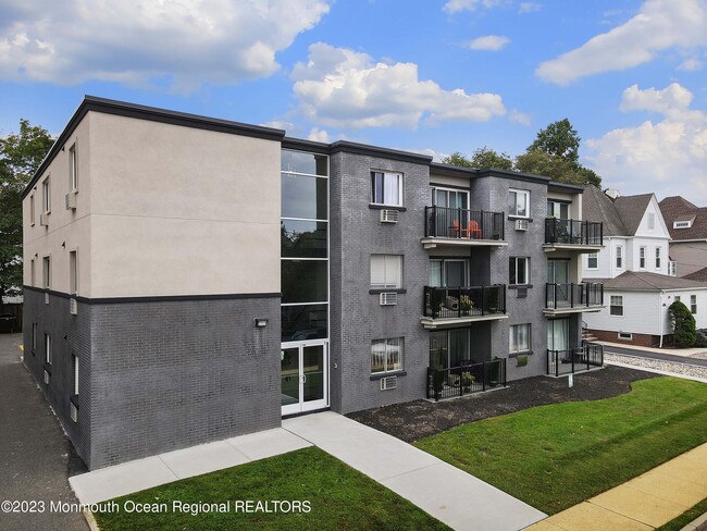 Building Photo - 21 Leroy Pl Unit 2F