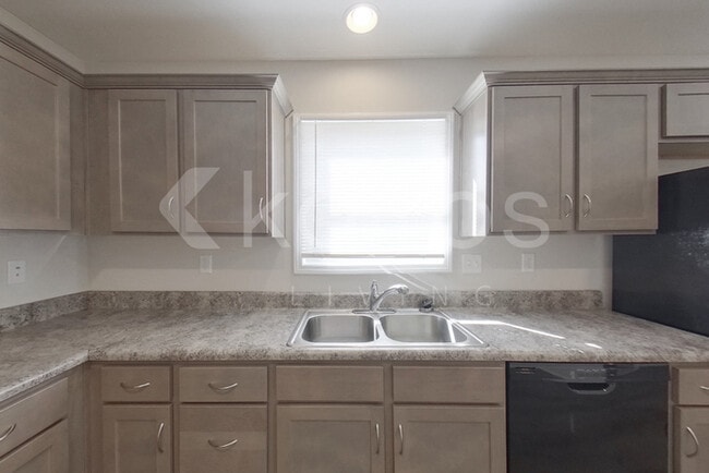 Photo - 1396 Maxwell Cir