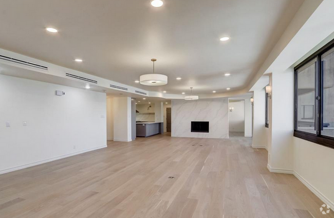 Building Photo - 49 Briar Hollow Ln Unit 2039 Rental