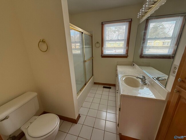 Photo - 4211 Tee Jay Dr NW