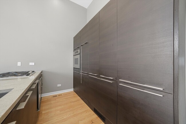 Photo - 1541 N Bosworth Ave Unidad K00J