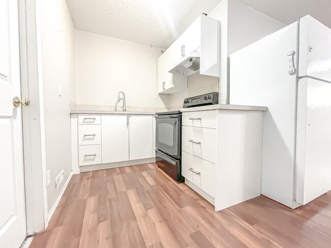 Photo - 6 Tarington Gardens NE