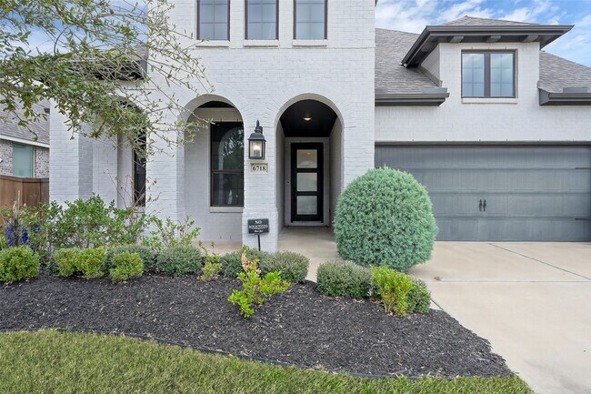 Photo - 6718 Waxbill Rd