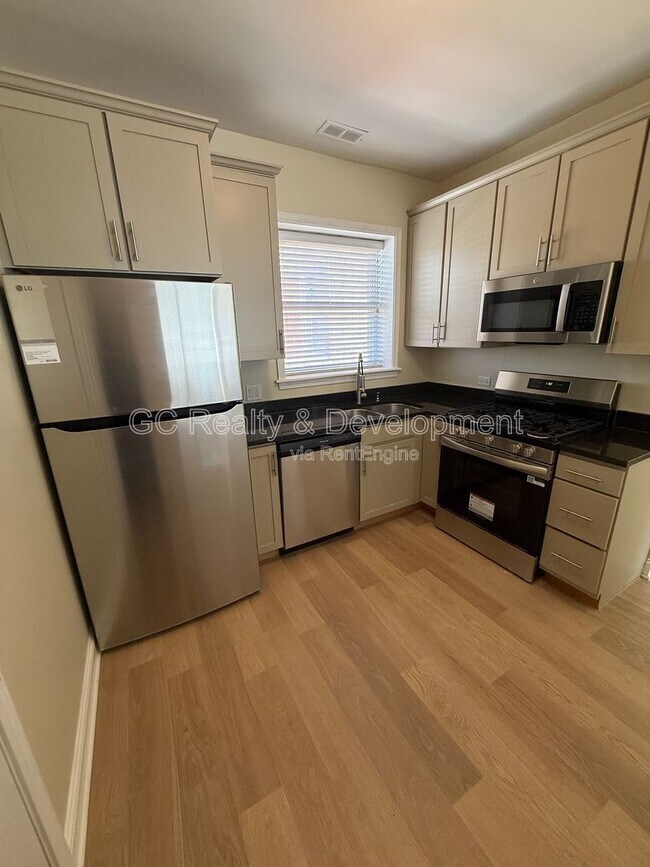 Photo - 4652 N St Louis Ave Unit 3E