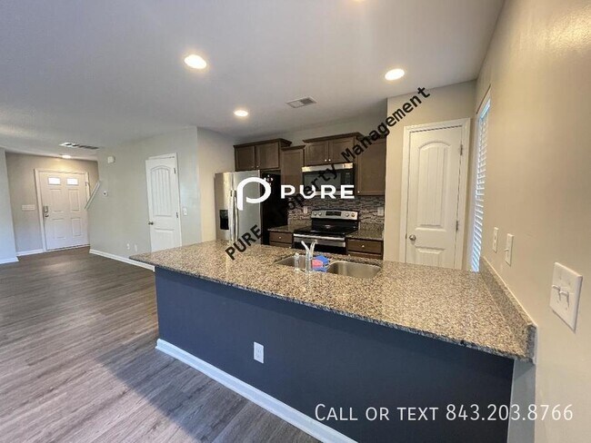 Photo - 3 BR Available now in Lakeview Commons!