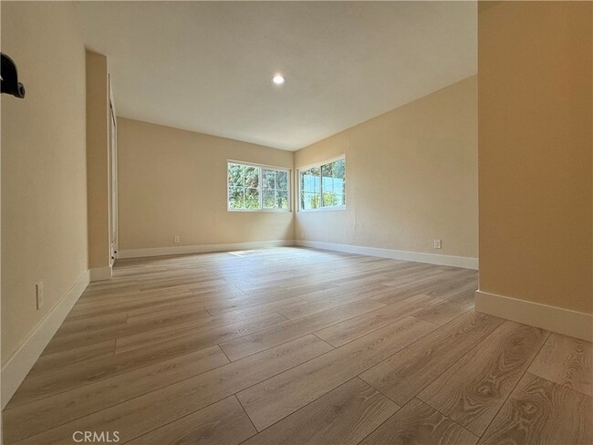 Photo - 1633 Kwis Ave