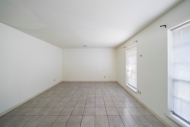 Photo - 1115 Pear Tree Ln