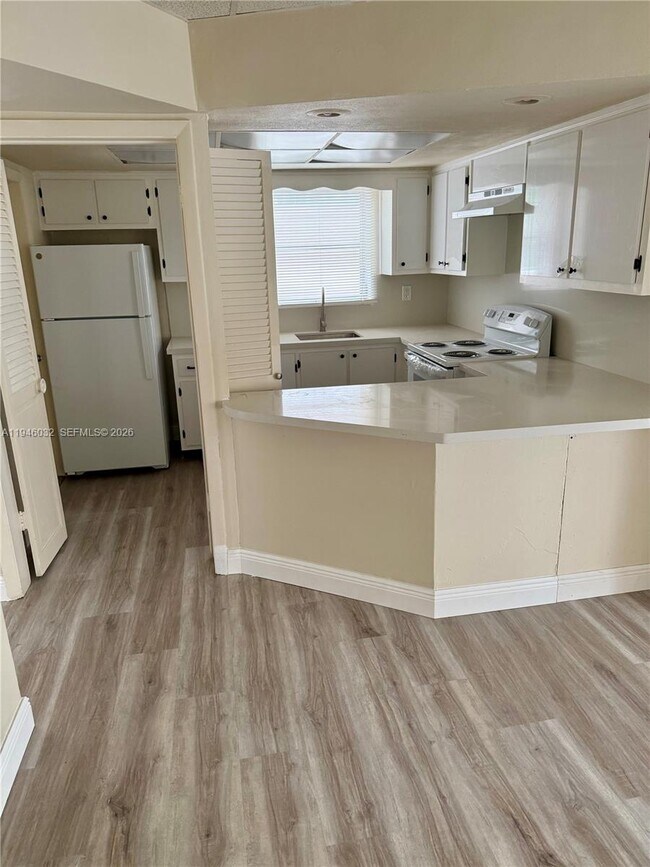 Photo - 9390 E Bay Harbor Dr Unit 10