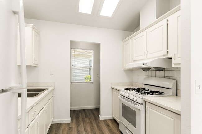 Photo - Utilities Paid: 3 Bed Laurel District Apar... Unidad 2239