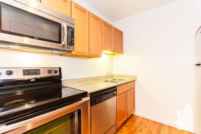 Building Photo - 4607 N Sheridan Rd Unit 903