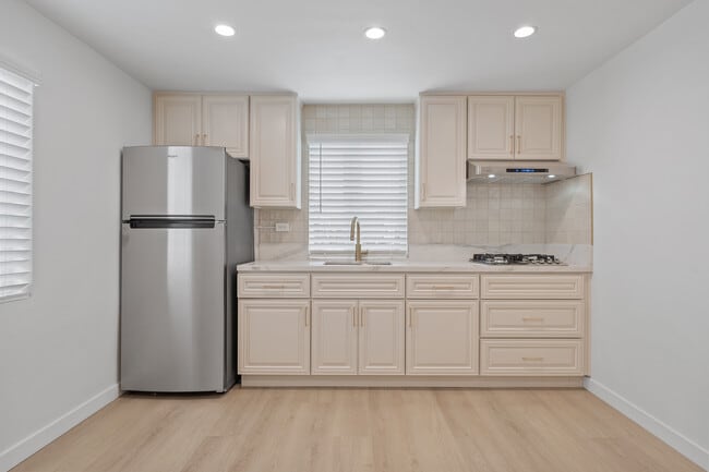 Building Photo - 1195 Georgia St Unit B
