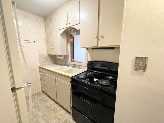 Photo - 2 bed, 1 bath with bonus room