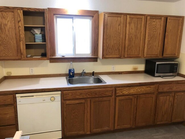 Photo - 324 Blaine St